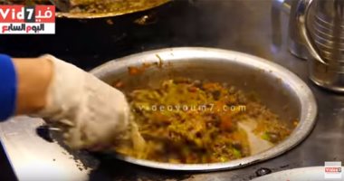 بالفيديو.. لمواجهة غلاء الأسعار.. مطعم بالدقى يقدم وجبات لمدة ساعة بالمجان