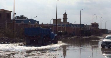 بالصور.. مياه الصرف الصحى تغرق طريق "أم زيغو" بالإسكندرية