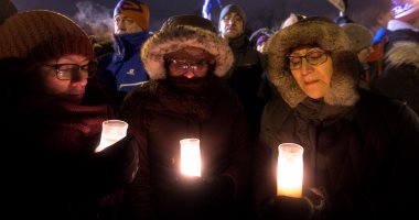 بالصور.. وقفة بالشموع لتأبين ضحايا إطلاق النار بمسجد "كبيبك" فى كندا