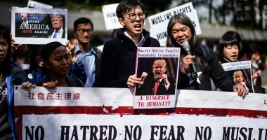 بالصور.. مظاهرات للديمقراطيين الاشتراكيين بـ"هونج كونج" ضد قرار ترامب