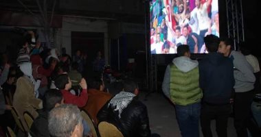 بالصور.. حشد جماهيرى كبير بمدينة دمنهور لمتابعة مباراة مصر وبوركينا فاسو