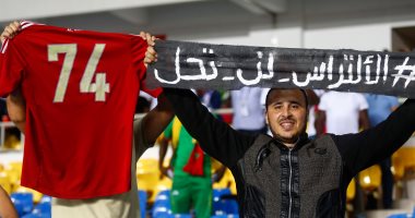 قميص شهداء الأهلي يزين مدرجات ملعب مصر وبوركينا فاسو