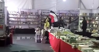 بالفيديو.. الحضرى يتأهل بمصر لنهائى أفريقيا ويمنح زوار معرض الكتاب خصومات