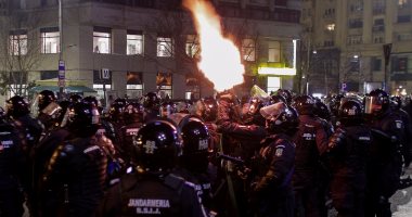 رئيس وزراء رومانيا يتحدى المتظاهرين ويعلن استمراره فى الحكم 