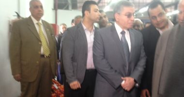 بالصور.. وزير التموين يصل سوق العبور لمتابعة الأسعار وتوافر الخضروات
