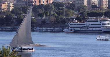 "النقل النهرى": انخفاض مياه النيل 10 سم وراء شحوط 20 باخرة بأسوان 