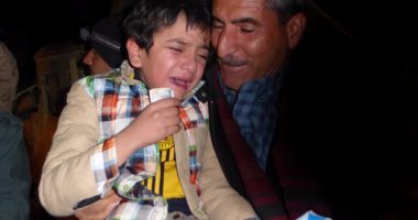 طفل يزيدى يعود لعائلته بعد أن باعته داعش واشتراه غرباء فى العراق