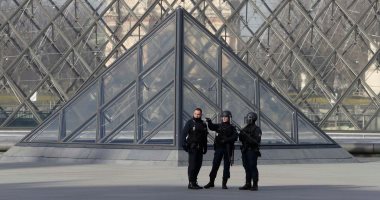 قائد شرطة باريس: لم يتم العثور على متفجرات فى حقيبة مهاجم متحف اللوفر