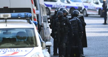ملثمان يقتلان رجلا رميا بالرصاص وسلاح أبيض فى قلب باريس