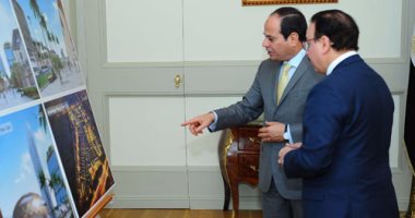 وزير الاتصالات للسيسي: تصنيع أول محمول مصرى فى النصف الثانى من 2017