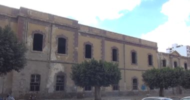 بالفيديو والصور.. قصر محمد على بالسويس يتحول لمأوى للكلاب الضالة