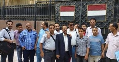 طلاب يمنيون يعلنون الاعتصام أمام سفارتهم بمصر للمطالبة بمستحقاتهم المالية