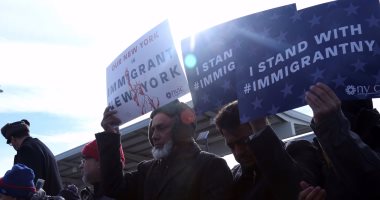 نحو 300 شخص تظاهروا دعما للمسلمين فى نيويورك