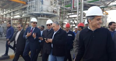 بالفيديو والصور.. وزير البترول يتفقد وحدة استرجاع الغازات الجديدة بأسيوط