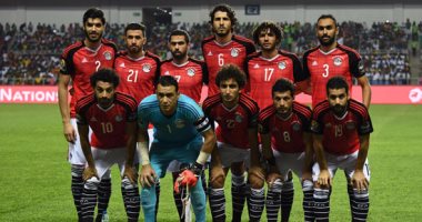 بشرة خير.. منتخب مصر يتسلم "قميص كأس العالم" من راعية الملابس