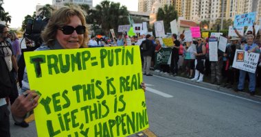 تظاهرات ضد قرار ترامب بحظر السفر فى فلوريدا وهونج كونج