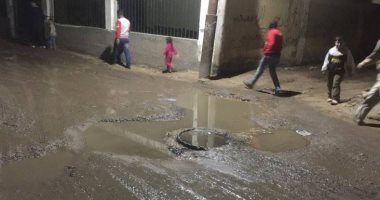 مياه الصرف تغرق منازل برج مغيزل بكفر الشيخ.. والأهالى: ننزحها بالمواتير