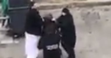بالفيديو.. ضابطان فرنسيان يرتديان جلبابا ونقابا لضبط تاجر مخدرات