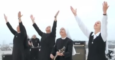 بالفيديو.. راهبات يؤسسن فرقة موسيقية باسم "الأخوة مونيكا"