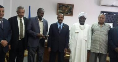 رئيس جامعة أسوان يستقبل وفدا سودانيا لبحث سبل التعاون المشترك  