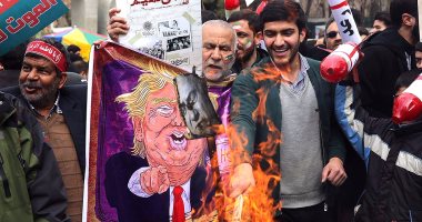 إيرانيون يرددون هتاف ‭"‬الموت لأمريكا‭"‬ فى ذكرى اقتحام السفارة الأمريكية
