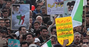 عشرات الآلاف يحيون ذكرى الثورة الإيرانية فى طهران