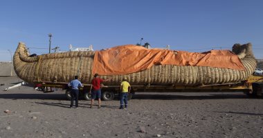 بالصور.. بحارة يخوضون مغامرة الإبحار بقارب من "القصب" عبر المحيط الهادئ