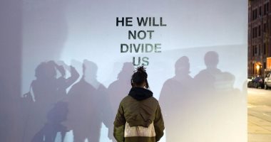 إغلاق معرض للممثل شيا لابوف ضد ترامب فى متحف بنيويورك