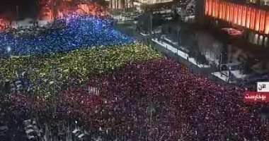 بالفيديو والصور.. الآلاف يتظاهون مجددا فى رومانيا للمطالبة برحيل الحكومة