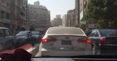 قارئ يرصد سيارة بلوحات معدنية مزيفة فى أبو قير بالإسكندرية