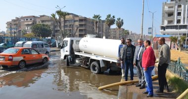 سيارات لشفط مياه الأمطار من شوارع محافظة الجيزة