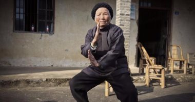 رغم بلوغها الـ 94 عاما.. صينية تمارس رياضة الكونغ فو