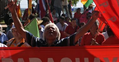 بالصور.. مسيرة حاشدة فى باراجواى للمطالبة بتنحى الرئيس هوراسيو كارتيس