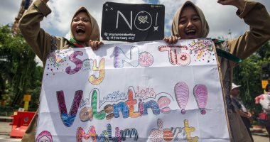بالصور.. مظاهرات رافضة لـ"عيد الحب" فى إندونيسيا واليابان