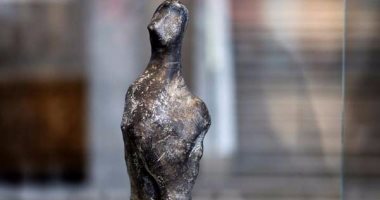 تمثال عمره 7 آلاف سنة يثير الدهشة فى اليونان