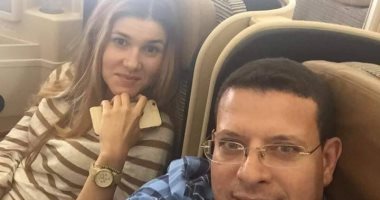 عمرو عبد الحميد يحتفل بعيد الحب مع زوجته الروسية على طريقته الخاصة