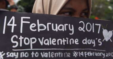 بالصور.. العشق الممنوع فى إندونيسيا.. السلطات تحظر الاحتفال بعيد الحب