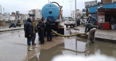 بالفيديو.. مياه الأمطار تغرق شوارع مدينة العريش