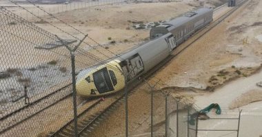 بالصور.. إصابة 18 شخصا فى حادث قطار بالسعودية بسبب السيول