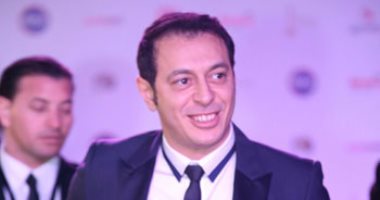 بالصور.. مصطفى شعبان يهدى جائزة "أفضل ممثل" للراحل نور الشريف