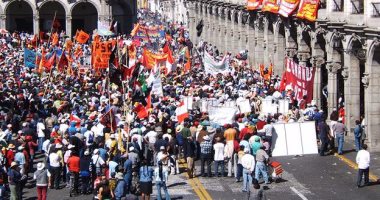 مظاهرات فى بيرو ضد فساد الحكومة وتلقيها رشاوى 