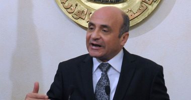 "عبد العال" يطالب عمر مروان بتقليل عدد مساعدى الوزارء الحاضرين بالبرلمان