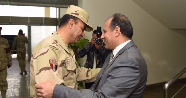 محافظ الإسكندرية يستقبل قائد المنطقة الشمالية للتهنئة بالمنصب