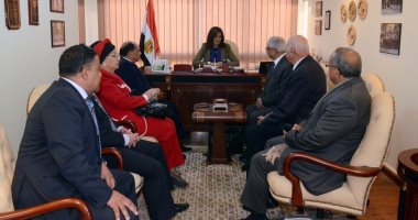 وزيرة الهجرة تستقبل وفدا من الجاليات المصرية بالخارج لتهنئتها بتجديد الثقة