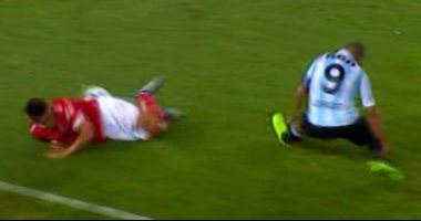 شاهد.. إصابة مروعة لمهاجم راسينج كلوب فى مباراة ودية بالأرجنتين