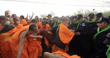 اشتباكات بمحيط معبد بوذى فى تايلاند خلال بحث الشرطة عن راهب متهم بغسيل أموال