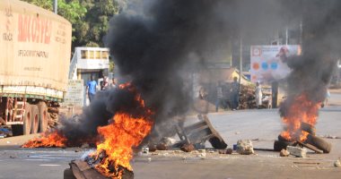 مقتل شخص وإصابة 30 آخرين خلال اشتباكات بين متظاهرين وقوات الأمن فى غينيا