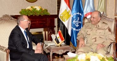 بالصور..رئيس الأركان يلتقى المبعوث الأممى لليبيا ويؤكد دعم مصر للتوافق الليبى