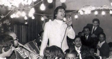 بالفيديو.. أول حفل جماهيرى لـ على الحجار مع بليغ حمدى عام 1977