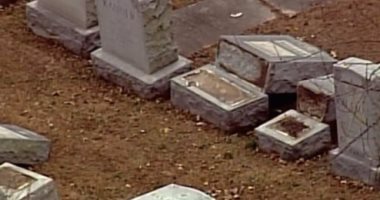 مسلمان بالولايات المتحدة يجمعان تبرعات لإعادة بناء مقبرة يهودية